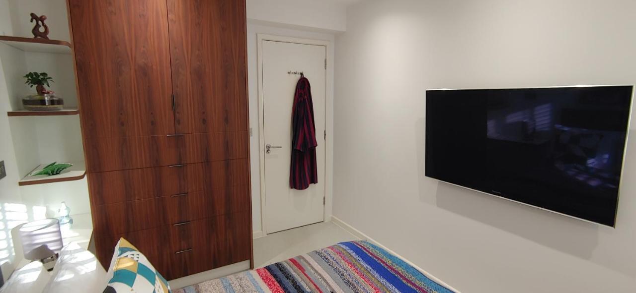 Comfortable Room With Ensuite London Exterior photo